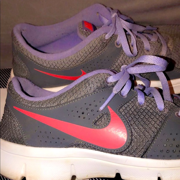 Women’s Nike’s - Picture 1 of 4